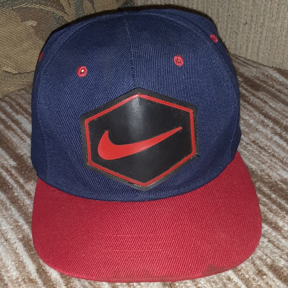 Vintage 90s Nike youth snapback hat with rubber logo